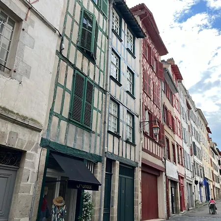 Au Coeur De *